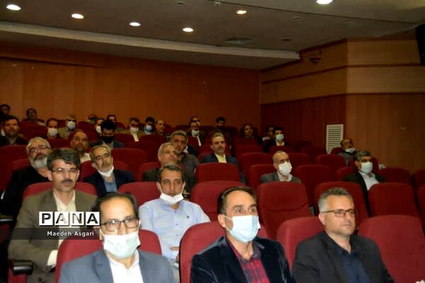 نشست هم‌اندیشی مدیران مدارس ناحیه یک قم