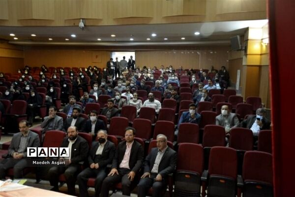 نشست هم‌اندیشی مدیران مدارس ناحیه یک قم