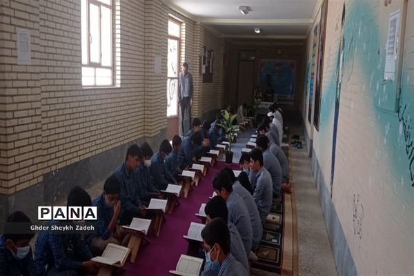 محفل انس با قرآن در دبیرستان فرهنگیان چابهار