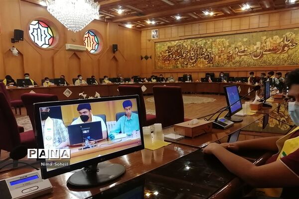 دیدار مدیرکل آموزش و پرورش فارس با جمعی از دانش‌آموزان پیشتاز