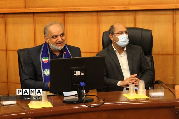 دیدار مدیرکل آموزش و پرورش فارس با جمعی از دانش‌آموزان پیشتاز