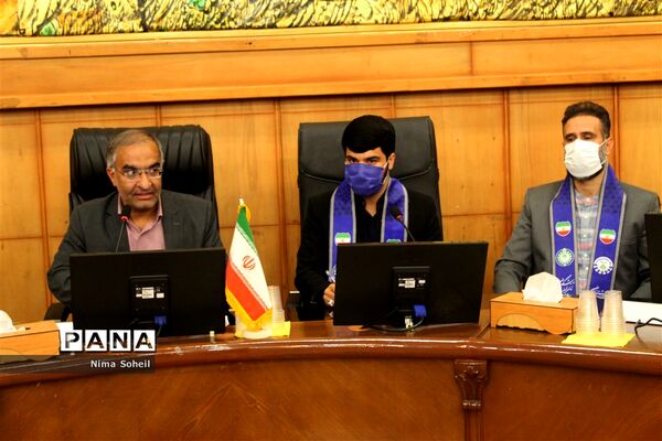 دیدار مدیرکل آموزش و پرورش فارس با جمعی از دانش‌آموزان پیشتاز