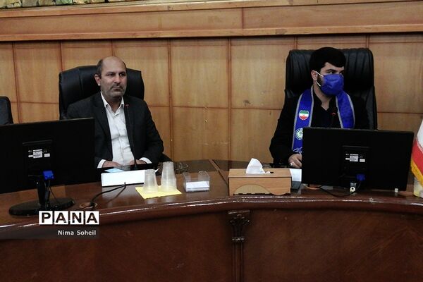 دیدار مدیرکل آموزش و پرورش فارس با جمعی از دانش‌آموزان پیشتاز