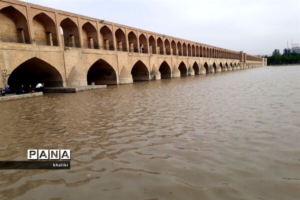 جاری‌شدن آب در زاینده رود