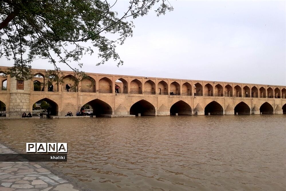 جاری‌شدن آب در زاینده رود
