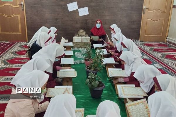 برگزاری محافل انس با قرآن به مناسبت ماه مبارک رمضان در مدارس دماوند