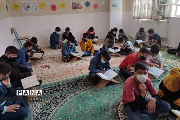 برگزاری محافل انس با قرآن به مناسبت ماه مبارک رمضان در مدارس دماوند