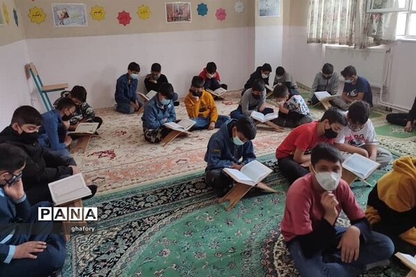 برگزاری محافل انس با قرآن به مناسبت ماه مبارک رمضان در مدارس دماوند