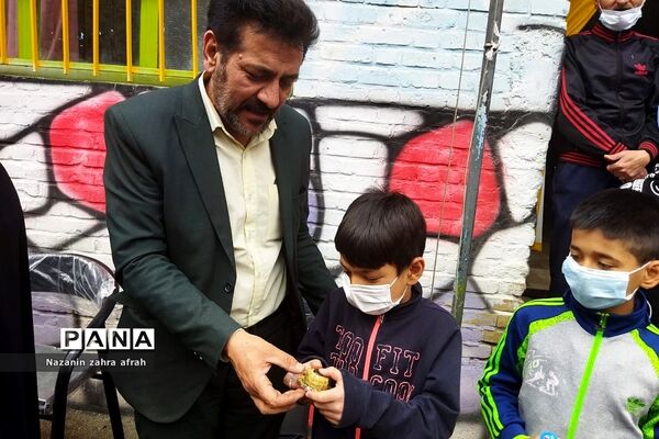 تقدیر از دانش‌آموزان دبستان فهمیده رودهن در روز میلاد امام حسن (ع)