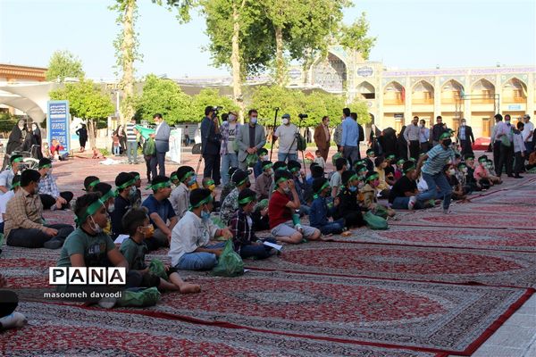 اجتماع بزرگ روزه اولی‌ها و روزه کله‌‍ گنجشکی‌های استان فارس