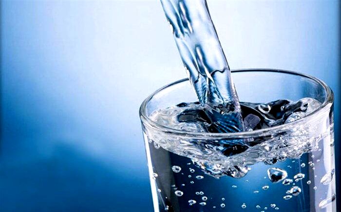 5 فایده شگفت‌انگیز نوشیدن آب گرم