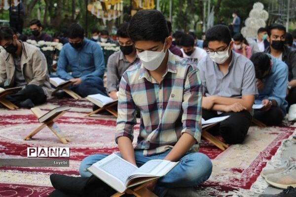 برگزاری مراسم معنوی محفل انس با قرآن دانش‌آموزی در اصفهان