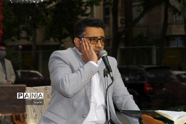 برگزاری مراسم معنوی محفل انس با قرآن دانش‌آموزی در اصفهان