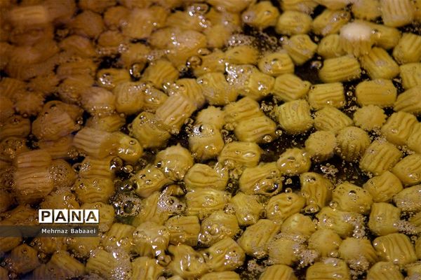 پخت زولبیا و بامیه در ایام ماه رمضان