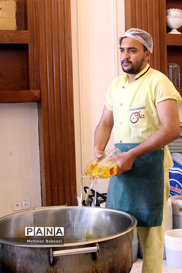 پخت زولبیا و بامیه در ایام ماه رمضان