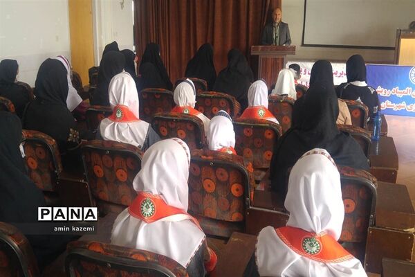تجلیل از برگزیدگان المپیاد بازی‌های فکری سرگرمی «رویش» در داراب