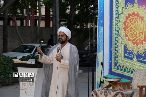 برگزاری محفل معنوی انس با قرآن ویژه مدارس دخترانه اصفهان