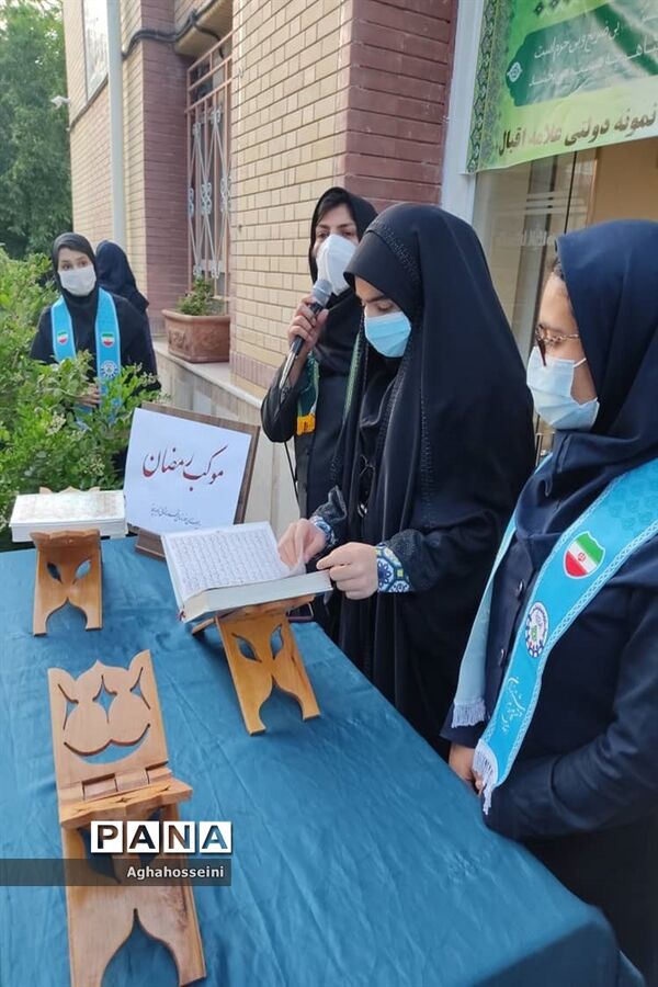 برپایی سفره افطار در موکب‌های افطاری و محفل انس با قرآن مدارس ناحیه 4 شیراز