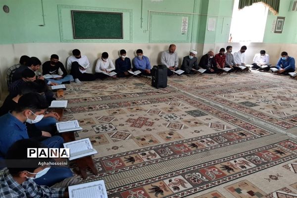 برپایی سفره افطار در موکب‌های افطاری و محفل انس با قرآن مدارس ناحیه 4 شیراز