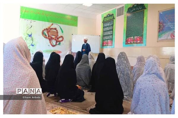 برگزاری نماز جماعت در دبیرستان دخترانه فرزانگان ۲ زاهدان