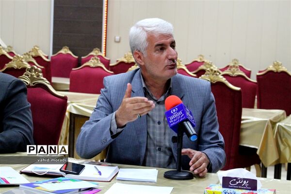 نشست مدیرکل و کارکنان حوزه ستادی آموزش و پرورش کرمانشاه