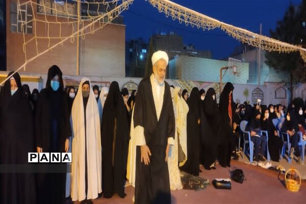 مراسم برگزاری افطاری به‌مناسبت ماه مبارک رمضان در دبیرستان شاهد کیهان  ناحیه 5