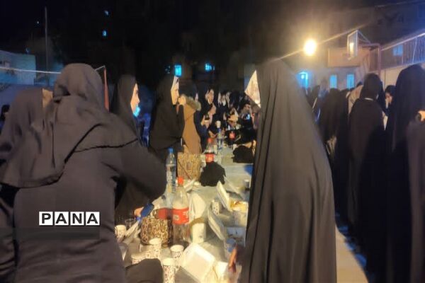 مراسم برگزاری افطاری به‌مناسبت ماه مبارک رمضان در دبیرستان شاهد کیهان  ناحیه 5