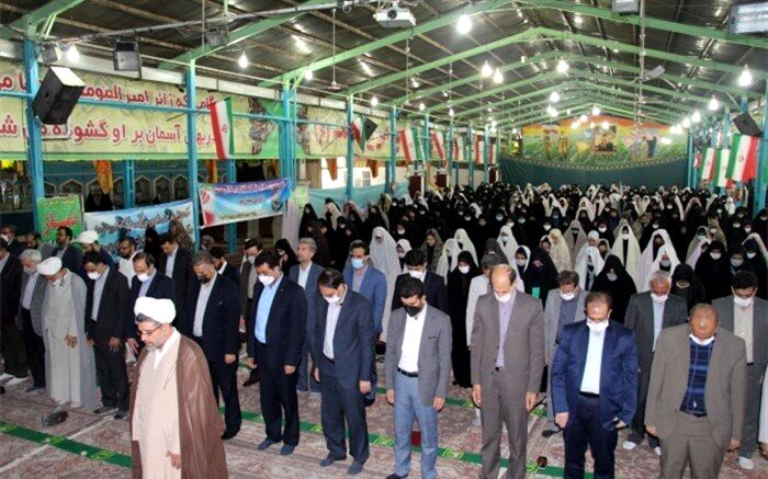 نماز وحدت دانش‌آموزی در گلستان شهدای اصفهان
