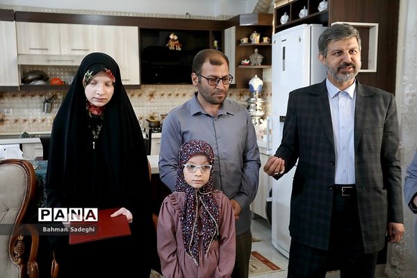 دیدار سرپرست معاونت پرورشی با برگزیدگان مسابقات بین المللی قرآن دانش‌آموزان جهان اسلام