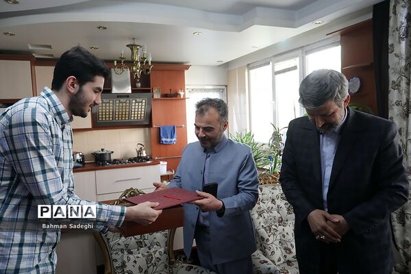 دیدار سرپرست معاونت پرورشی با برگزیدگان مسابقات بین المللی قرآن دانش‌آموزان جهان اسلام