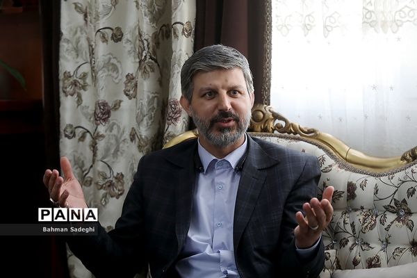 دیدار سرپرست معاونت پرورشی با برگزیدگان مسابقات بین المللی قرآن دانش‌آموزان جهان اسلام