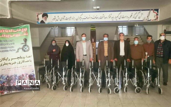 چرخ هایی که با در بُطری می چرخند