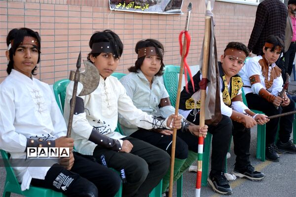 شاهنامه‌خوانی خیابانی دانش‌آموزان دبستان سلمان چرمهین