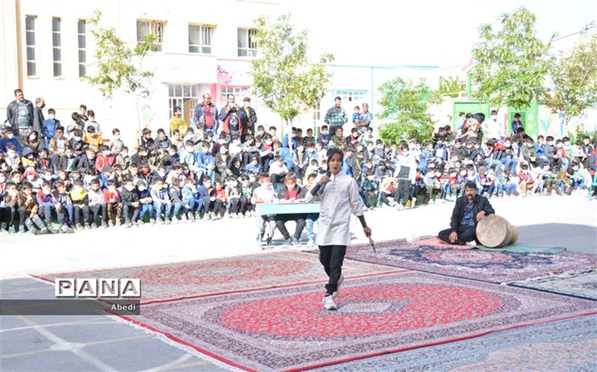 شاهنامه‌خوانی خیابانی دانش‌آموزان دبستان سلمان چرمهین