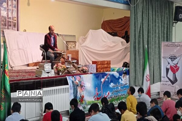 جشن تکلیف دانش‌آموزان دبیرستان پسرانه شاهد امام صادق (ع)کاشمر