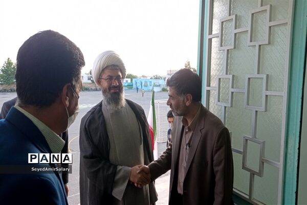 جشن تکلیف دانش‌آموزان دبیرستان پسرانه شاهد امام صادق (ع)کاشمر