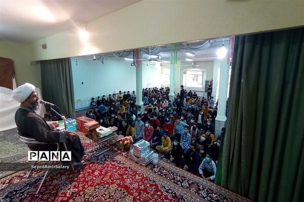 جشن تکلیف دانش‌آموزان دبیرستان پسرانه شاهد امام صادق (ع)کاشمر