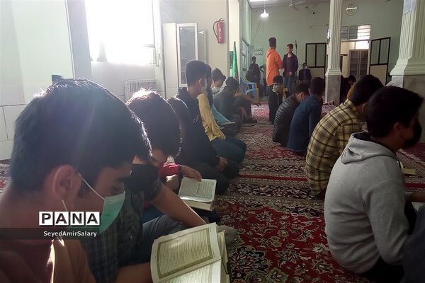 جشن تکلیف دانش‌آموزان دبیرستان پسرانه شاهد امام صادق (ع)کاشمر