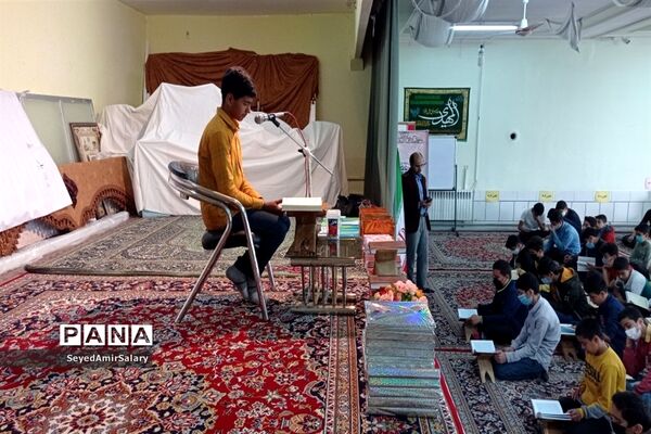 جشن تکلیف دانش‌آموزان دبیرستان پسرانه شاهد امام صادق (ع)کاشمر