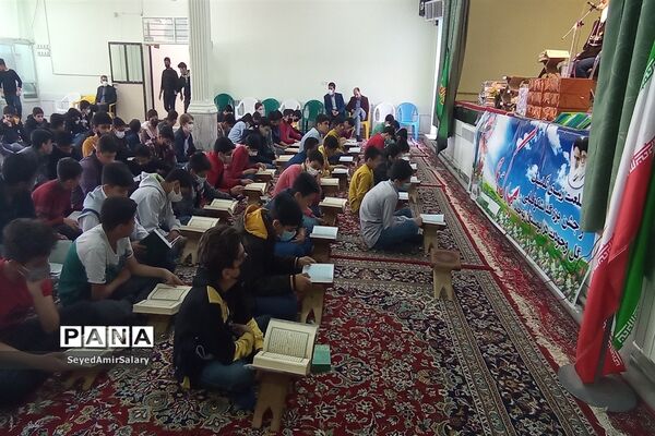 جشن تکلیف دانش‌آموزان دبیرستان پسرانه شاهد امام صادق (ع)کاشمر