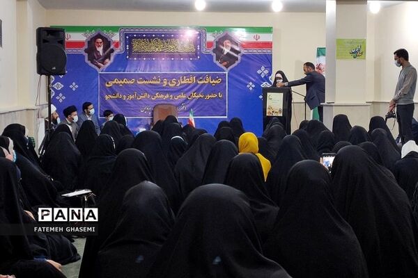 ضیافت افطاری و نشست صمیمی جمعی از نخبگان با امام جمعه شهرستان پردیس