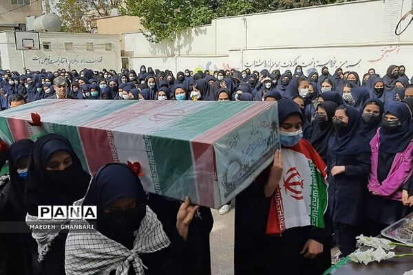 مراسم استقبال دانش‌آموزان از پیکر شهید گمنام در دبیرستان مسلم بن عوسجه  پردیس