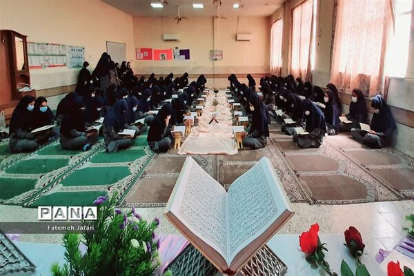 برگزاری محفل انس با قرآن کریم در آموزشگاه سمیه و حضرت آمنه (س) حمیدیه