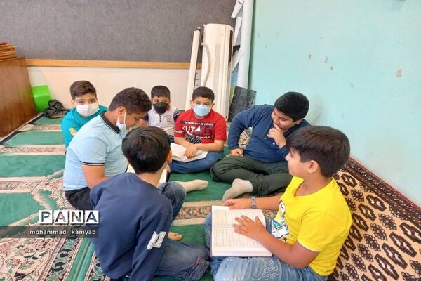 محفل انس با قرآن در شب قدر با حضور دانش‌آموزان بوشهری