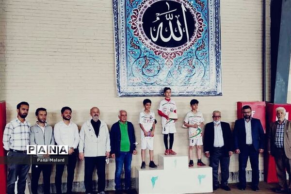 مسابقه پیاده‌روی دانش‌‌آموزی در پیست سرپوشیده دوومیدانی برادران شهید مظفر ملارد