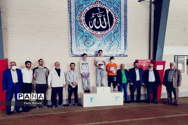 مسابقه پیاده‌روی دانش‌‌آموزی در پیست سرپوشیده دوومیدانی برادران شهید مظفر ملارد