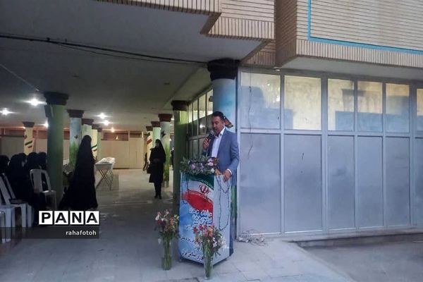 محفل انس با قرآن کریم در مدرسه دخترانه رحمت یک اصفهان