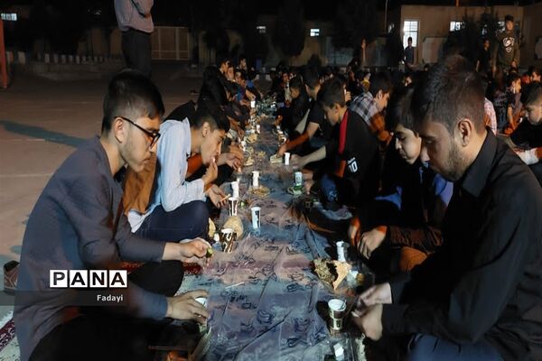 مراسم محفل انس با قرآن دانش‌‌آموزان پسر مدارس متوسطه اول اردستان