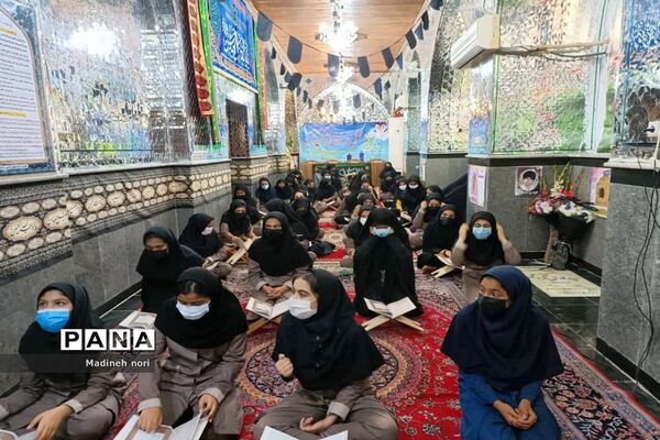 محفل انس با قرآن، دانش‌آموزان  دبیرستان دخترانه اندیشه بوشهر در  امامزاده عبدالمهیمن