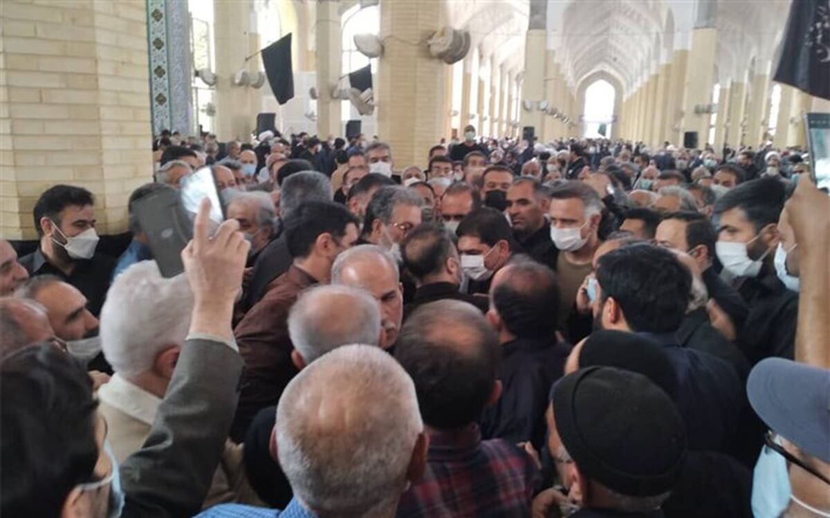 حضور معاون اول رئیس‌جمهوری در میان نمازگزاران کرجی